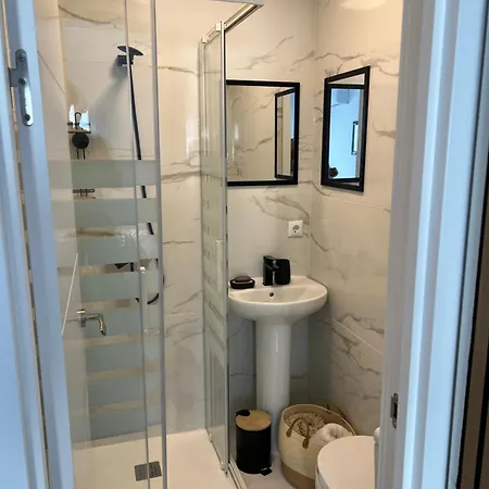 Beautiful Spacious Private In Modern Shared * Marbella