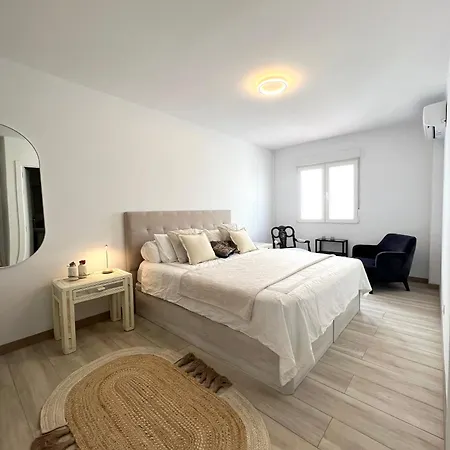 Beautiful Spacious Private In Modern Shared *