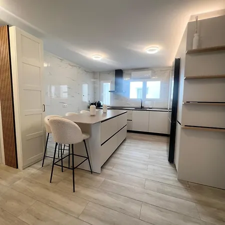 Beautiful Spacious Private In Modern Shared *
