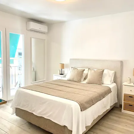 Beautiful Spacious Private In Modern Shared
