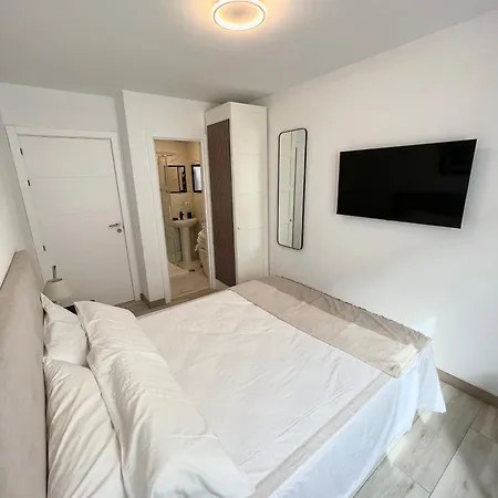 Beautiful Spacious Private In Modern Shared