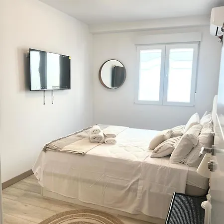 Beautiful Spacious Private In Modern Shared Marbella